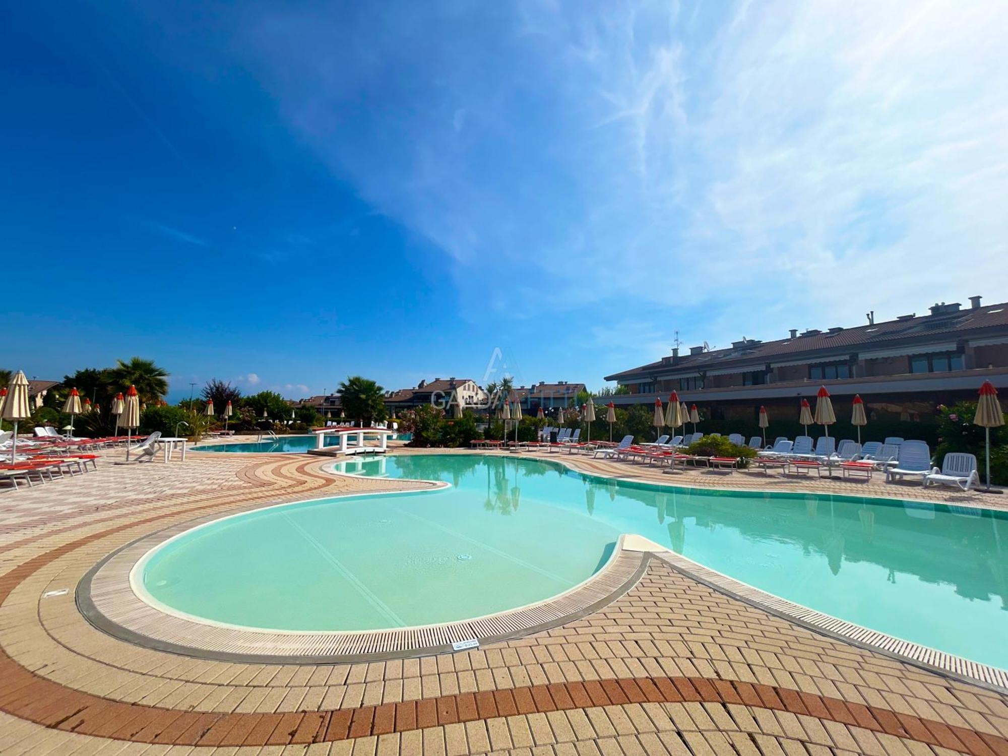 Perla Apartment - 3 Piscine E Un Bar - Desenzano Desenzano del Garda Luaran gambar